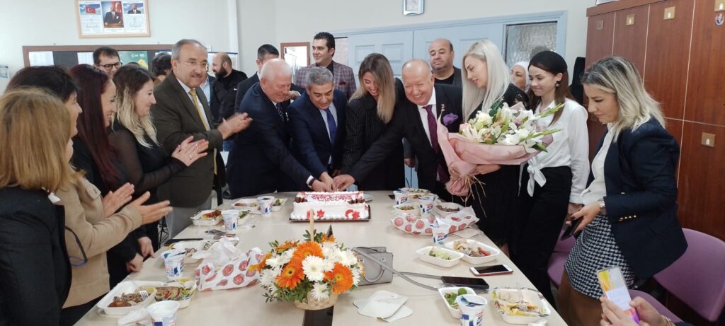 Gencer’ den Öğretmenler günü kutlaması